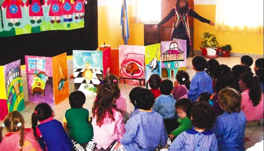 Presentan un proyecto para reforzar la protección de niños y adolescentes en redes sociales