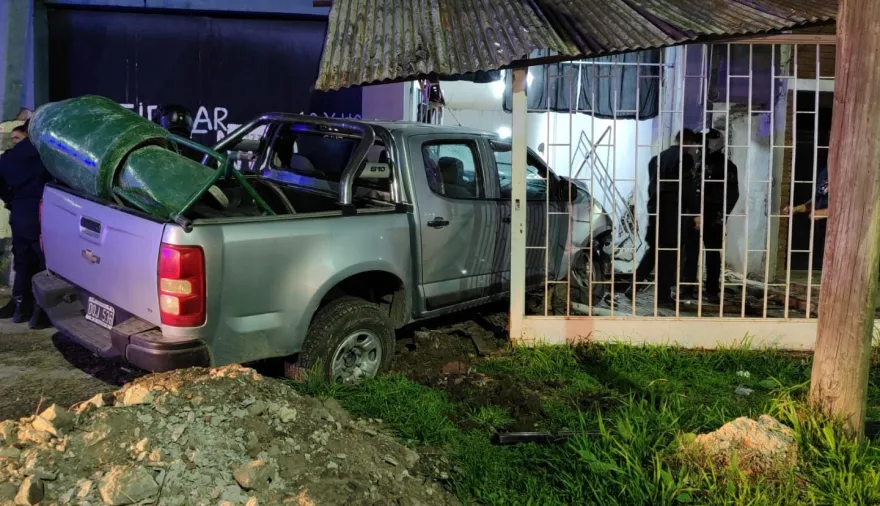 Conductor borracho metió la camioneta en una casa e hirió a una nena de cuatro años en La Plata