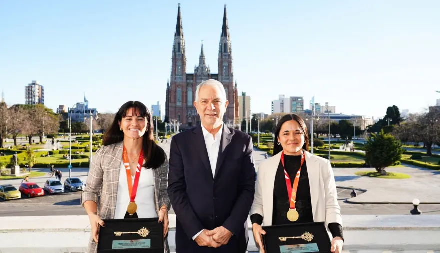 La Plata reconoció a dos jugadoras de Las Leonas como ciudadanas ilustres tras ganar el Mundial de Hockey