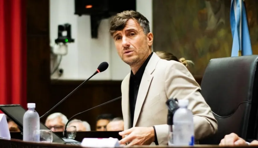 Denuncian e investigan al intendente Ghi por la presunta venta de una calle pública de Morón