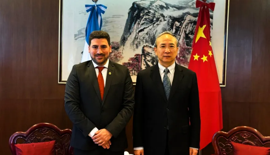 Egüen se reunió con el embajador de China y abrió una nueva agenda internacional para 25 de Mayo
