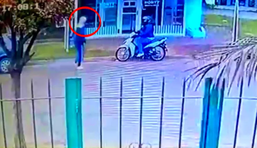 Esperó a que se aleje la patrulla y le robó el vehículo a una vecina de La Plata