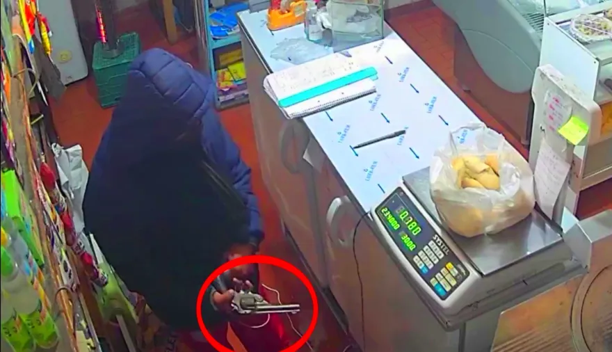 "Dame la plata piola": violento asalto en un almacén de Ezeiza