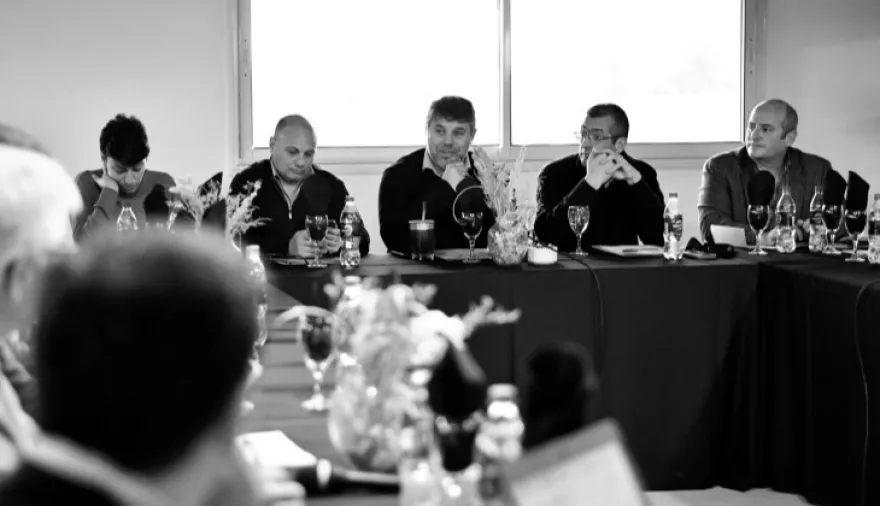 Intendentes de la UCR se reunirán con Kicillof por la crisis financiera en los municipios
