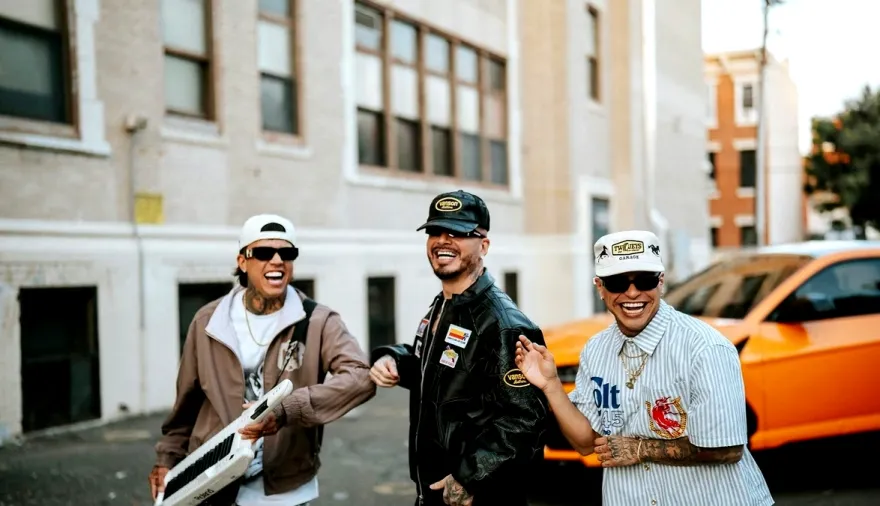 La T y La M convocó a J Balvin y su magia reguetonera para estrenar “Qué Ironía”