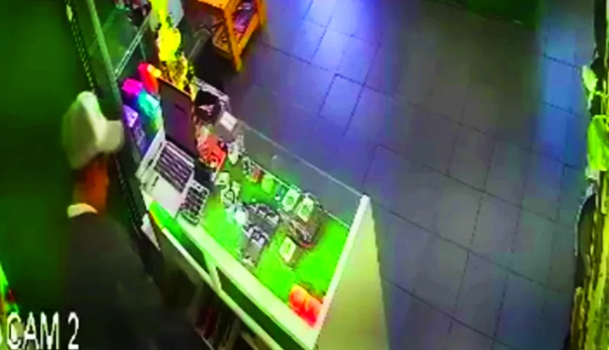 A cara descubierta y de boquilla, robó un "Grow Shop" y se hizo humo en La Plata