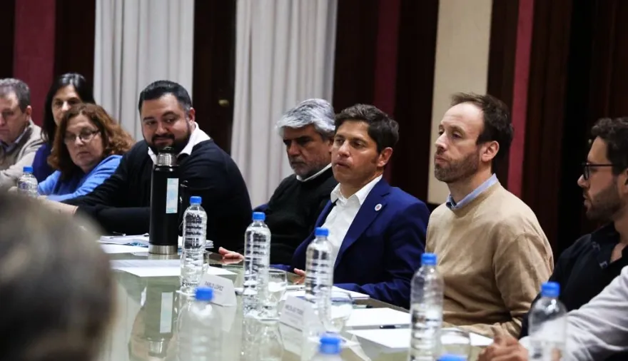 Tras múltiples pedidos de gremios bonaerenses, Kicillof cede y convoca a discutir paritarias a estatales