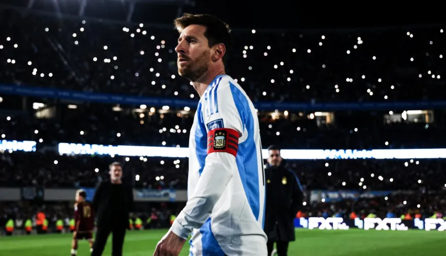 Con una camiseta especial, Messi prepara su partido de despedida de la Selección Argentina
