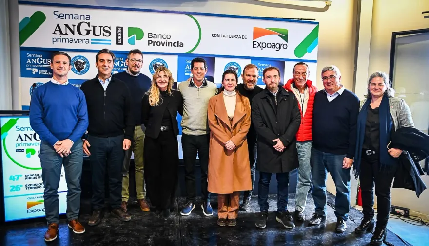 En Cañuelas: la Liga de Intendentes se reunió con Wado de Pedro y profundizaron su agenda agraria