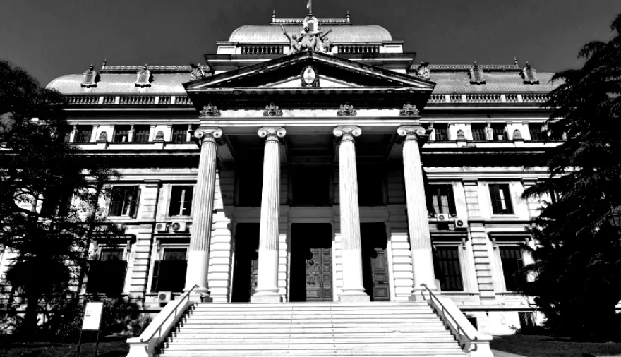 Asado y chasquidos de dedos: el peronismo reunió a oficialismo y oposición para movilizar la actividad en la Legislatura