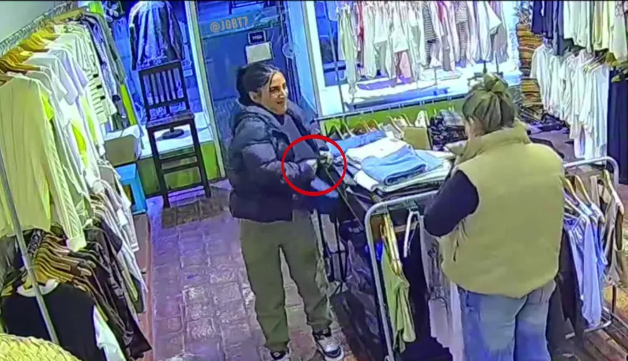 Buscan a dos mujeres que robaron un comercio de ropa en San Isidro