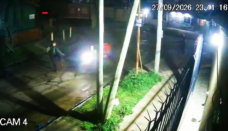 Robo de moto en José C. Paz: los emboscaron y con una patada voladora los arrojaron al pavimento