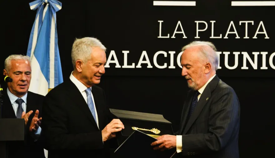 En la Semana de la Hispanidad: Alak distinguió al director de la Real Academia Española en La Plata