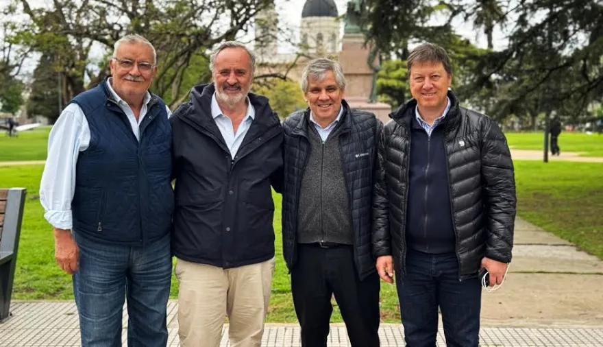 Britos, Bevilacqua y De la Torre debatieron el futuro de los municipios bonaerenses