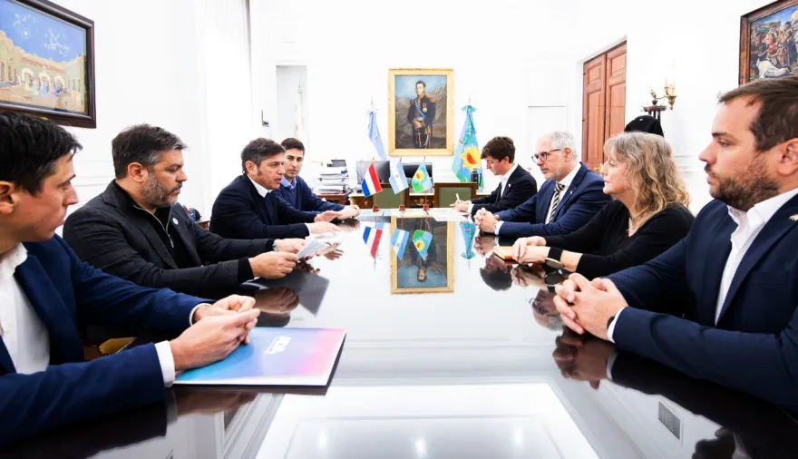 Kicillof se reunió con el embajador de Países Bajos y sigue armando su álbum internacional de cara a 2027