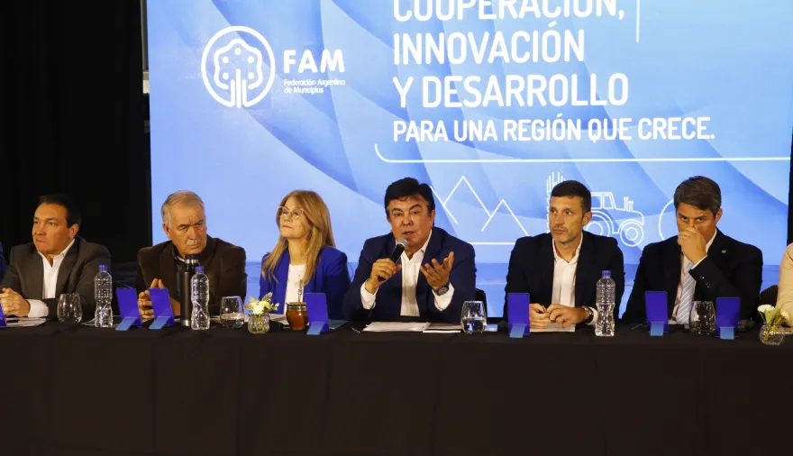 Espinoza busca renovar su mandato en la FAM mientras La Cámpora evalúa dar pelea