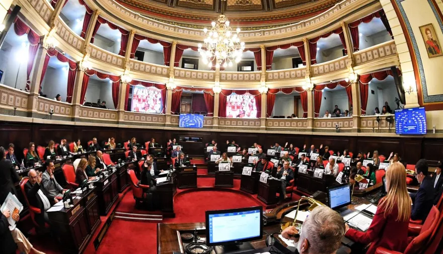El Senado bonaerense aprobó la “Ley Ema” para prevenir la violencia digital en las escuelas