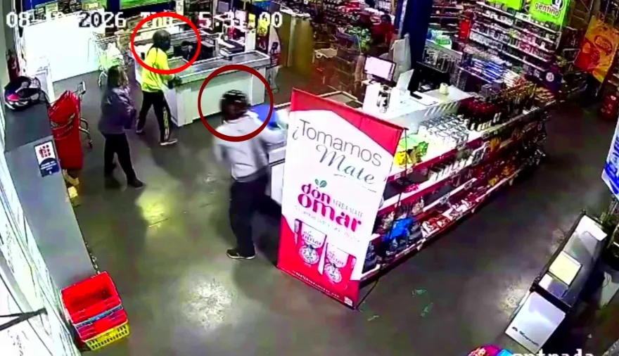 De "arrebato" asaltaron un mayorista y en la huida perdieron parte del botín
