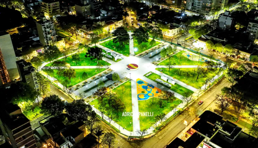 Renovación total: La Plata inauguró la nueva Plaza España con propuestas artísticas y musicales