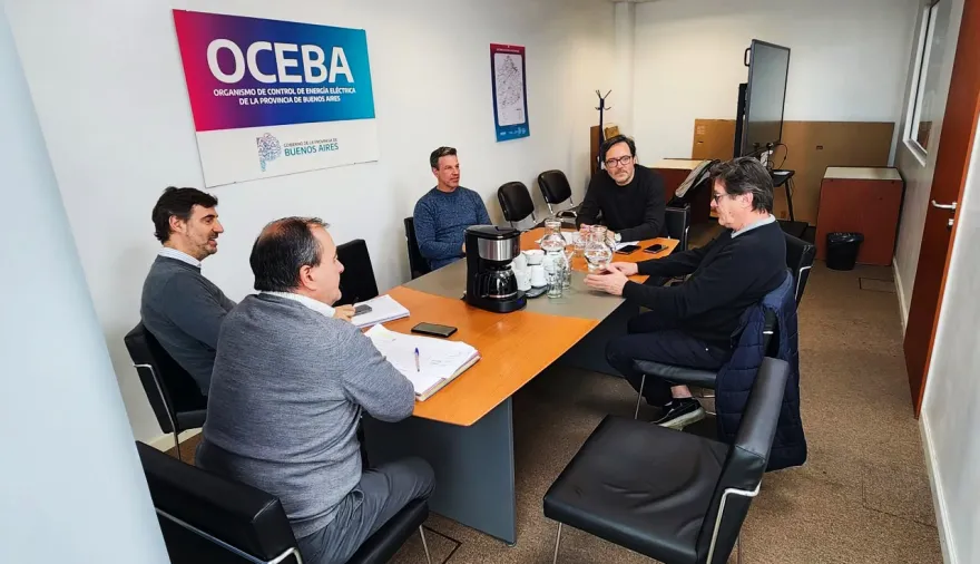 Sciaini se reunió con autoridades del OCEBA por obras de electrificación en Roque Pérez