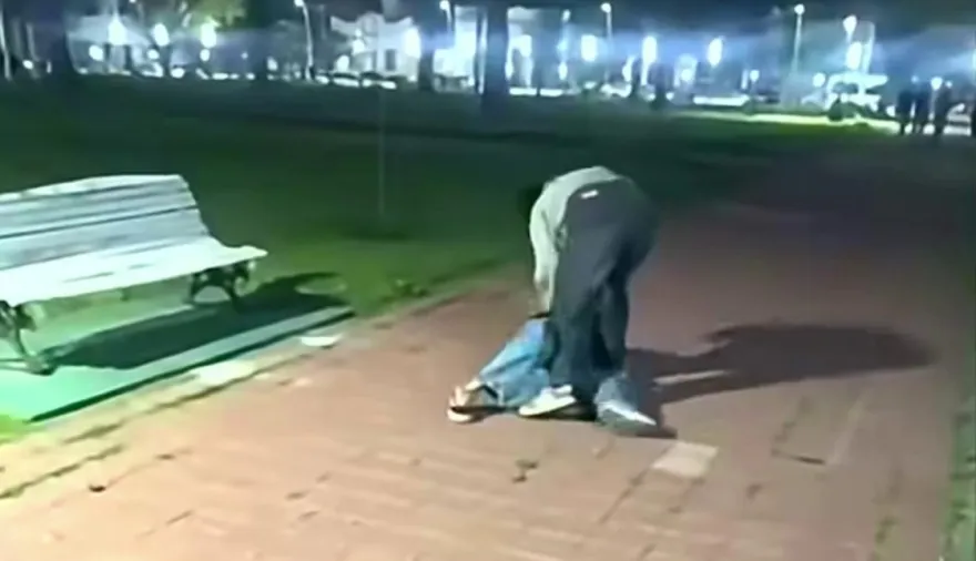 Adolescente sufrió una brutal golpiza en la plaza principal de Alberdi