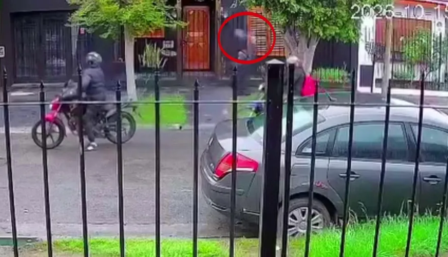 En Morón, motochorros madrugadores le robaron el vehículo con balazos al aire