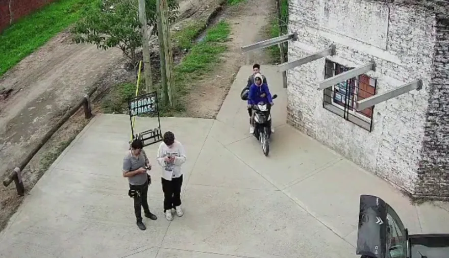 Hartos de los robos exigen que detengan a jóvenes motochorros en Paso del Rey