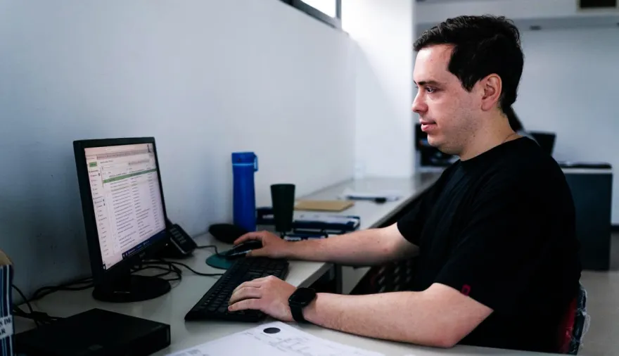 Almirante Brown articula al municipio, la industria y la universidad local para generar oportunidades de empleo
