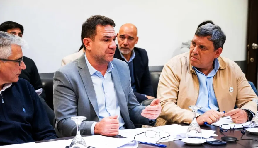 Vázquez ubicó a Massa como “el gran artífice y arquitecto de la unidad del peronismo”