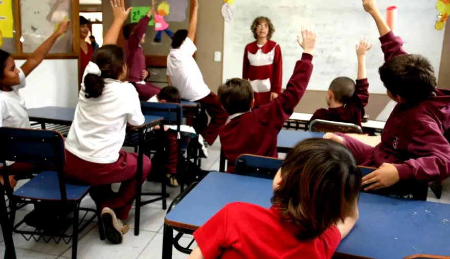El Gobierno de Kicillof habilitó a colegios privados a realizar un aumento doble en las cuotas