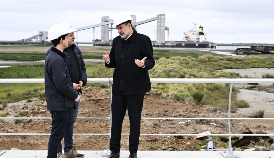 Bahía al mar: el Municipio acelera en la finalización de la obra de recuperación del Muelle de Elevadores