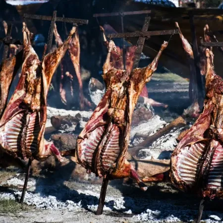 Destinos bonaerenses: Claromecó y Magdalena se preparan para la fiesta del Hongo y el Cordero