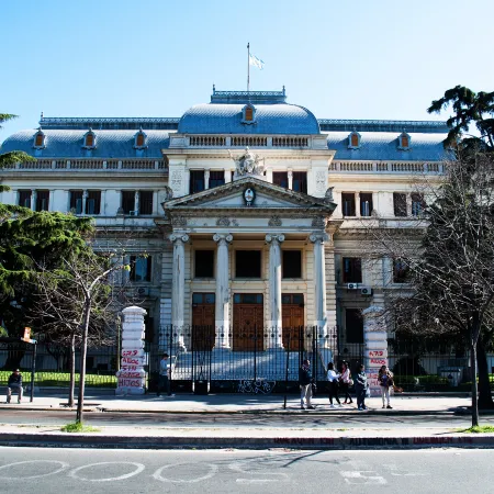 Intendentes presionan a la Legislatura para poder usar sin restricciones el total del fondo municipal