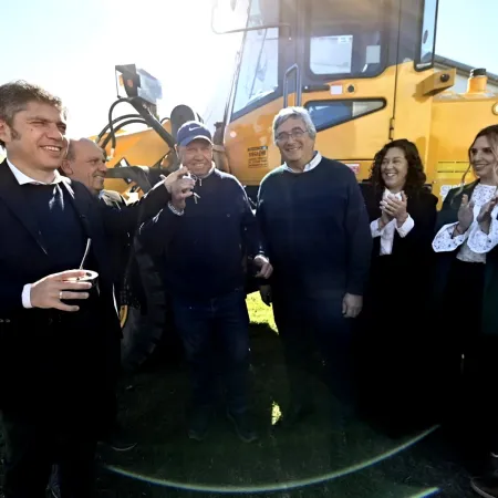 Con la deuda billonaria como caballo de guerra, Kicillof mueve fichas para continuar obras en Provincia