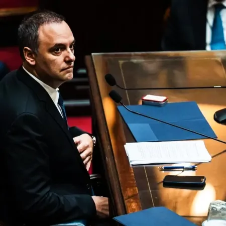 Entre acusaciones y gritos, Adorni negó delitos en una exposición tensa en el Congreso