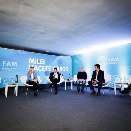 Tras la visita fallida a Pettovello, Kicillof recibió a los intendentes y protestaron por los recursos adeudados de Milei