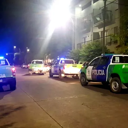 Destrozaron y desvalijaron una tienda de deportes en San Pedro