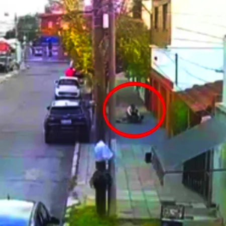 Motochorros lo persiguieron y golpearon para robarle en El Palomar