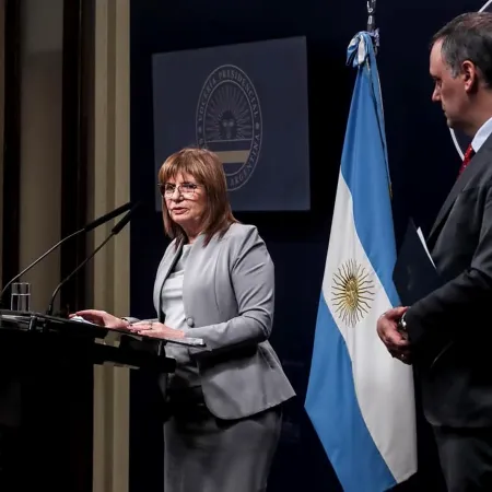 Interna libertaria: Bullrich le soltó la mano a Adorni y Milei respondió con una frase contundente