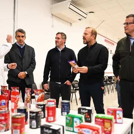 Achával recorrió la planta de Arcor en San Juan y destacó el valor de la producción del país