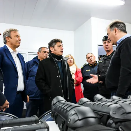 Kicillof desembarcó en Almirante Brown: junto a Cascallares entregaron patrulleros para reforzar la seguridad