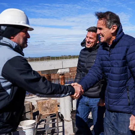 Sciaini recibió a Katopodis y recorrieron las obras en el Río Salado de Roque Pérez