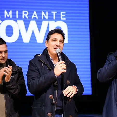 Marinucci se reunió con Cascallares en Almirante Brown y entregaron 997 Pases Libres