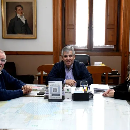 Britos, Revilla y Gatica en una cumbre de dirigentes con varios mensajes políticos