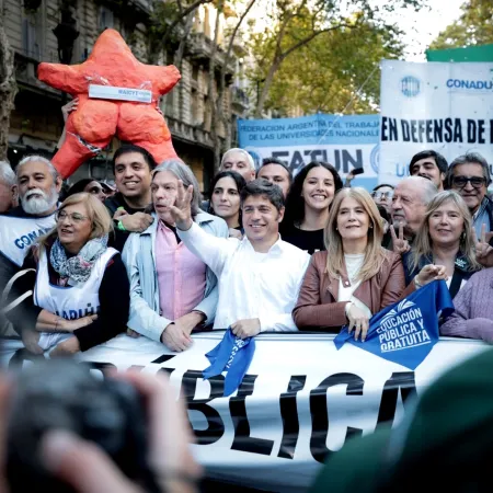 Con fuerte respaldo a la Marcha Federal Universitaria, la política bonaerense copó Plaza de Mayo