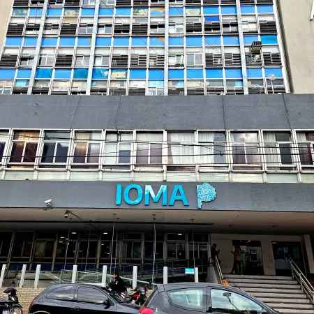 Kicillof no atiende la crisis en IOMA: nuevo reclamo de la AMP y médicos sin atender por la obra social