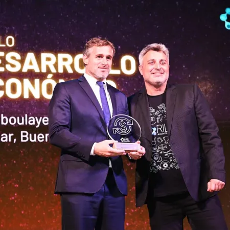 Reconocieron la gestión de Achával y fue premiado en Rosario por su trabajo en Pilar
