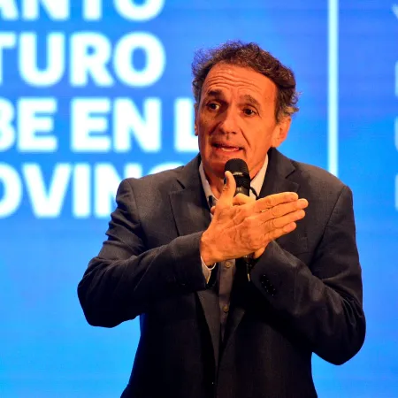 Katopodis llevó un plan de obras a San Pedro y envió una dura advertencia al gobierno de Milei