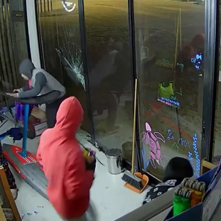 Banda de adolescentes desvalijó un comercio en San Nicolás