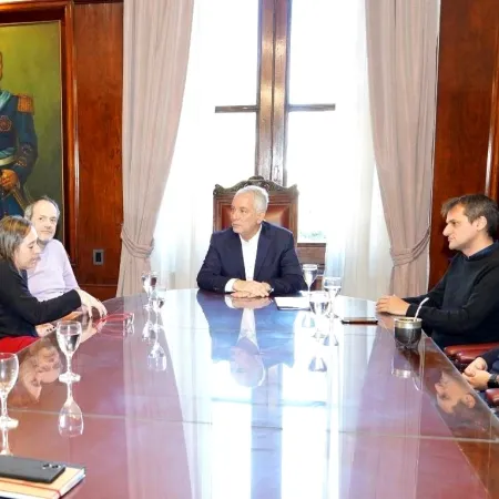 Alak teje lazos con la UNLP y suma un aliado clave para la gestión en La Plata